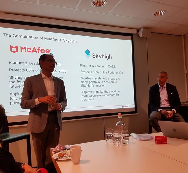 Chris Young, CEO von McAfee, und Rajiv Gupta, CEO von Skyhigh Networks, erläuterten die geplante Übernahme durch McAfee. (Oliver Schonschek, Vogel IT-Medien)