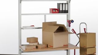 Durch eine stufenlose, manuelle Höheneinstellung kann der Arbeitstisch problemlos der individuellen Arbeitshöhe angepasst werden.  (Bild: Item)