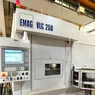 Unschöne Entwicklungen beim Salacher Maschinenbauer Emag. Denn alle Anstrengungen, die das Unternehmen eingeleitet hat, um Entlassungen zu verhindern, führten wohl ins Leere. Nun müssen 455 Mitarbeiter das Unternehmen verlassen, wie es heißt. (Bild: Emag)