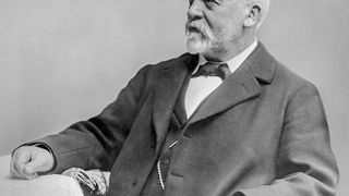 Gottlieb Daimler gilt als ein Pionier weltumspannender Mobilität. Dieses Bild zeigt ihn um 1890.  (Bild: Mercedes-Benz AG)