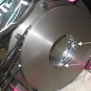 Die verschwindend kleinen Sensoren sind in den Prüfstand integriert und messen dort den Schmierspalt des Gleitlagers.