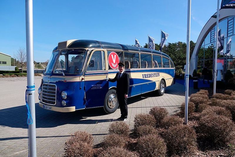 Vredestein feiert in diesem Jahr seinen 110. Geburtstag und hatte dafür diesen historischen Setra-Bus mit nach Baden-Baden gebracht. (Rosenow / »kfz-betrieb«)
