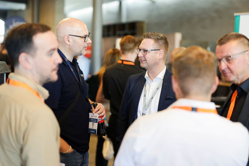 Auf der Ausstellerfläche kam es zu einigen interessanten Gesprächen.  (Bild: Nordanex)
