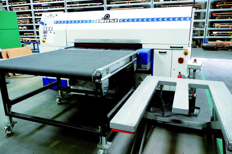 KWM Weisshaar setzt beim Nassschliff und bei lasergeschnittenen Aluminium- und Edelstahlblechen auf die Anlage EM 5N II + 2, die sich in der dritten Maschinengeneration für den Mischbetrieb mit Stahl, Edelstahl und Aluminium sehr gut eignet. (Archiv: Vogel Business Media)