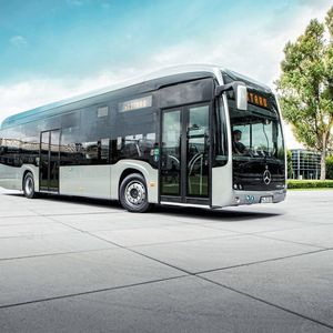Mercedes-Benz hat den „eCitaro“ vorgestellt, einen rein elektrisch angetriebenen Stadtbus.