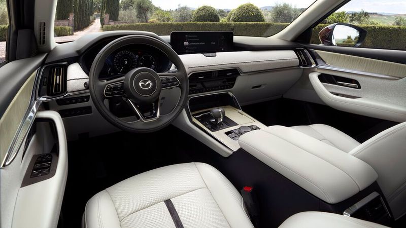 Auch das reduzierte Interieur ist vom CX-60 bekannt. Die Materialien sind gewohnt hochwertig. (Bild: Mazda)