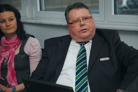 „Wir müssen dorthin, wo der Kunde ist“, sagt Geschäftsführer Ulrich Weise. Neben ihm seine Assistentin Stefanie Punga, die auch für das hauseigene Callcenter verantwortlich ist. (Archiv: Vogel Business Media)
