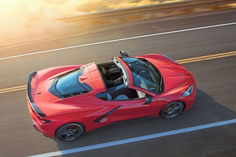 Die Corvette C8 bietet wie ihre Vorgänger die Möglichkeit, das einteilige Dach herauszunehmen. (Chevrolet)
