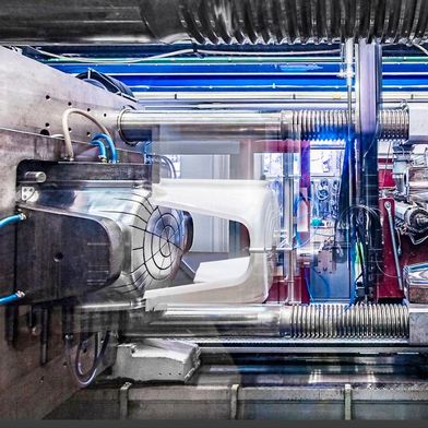 Der Werkzeug- und Formenbau Europas ist eine wichtige Basis für die Herstellung vieler Produkte aus Metall oder, wie hier, aus Kunststoff. Doch in der Branche sieht es derzeit düster aus. Deshalb richtet sich der Verband VDWF jetzt per offenem Brief an die Bundesregierung ... (Bild: VDWF)