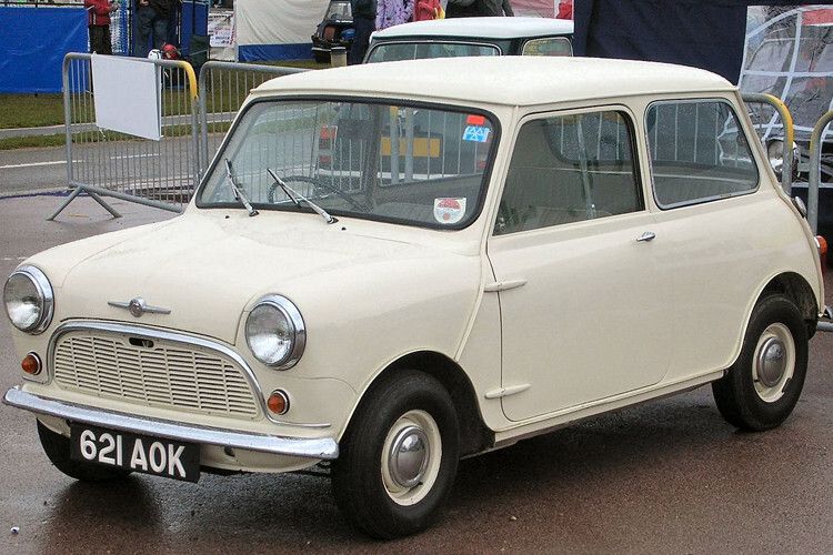 Ur-Mini: Der Mini Minor von 1959 war das erste Serienmodell des britischen Kleinwagens. (Foto: Mini)