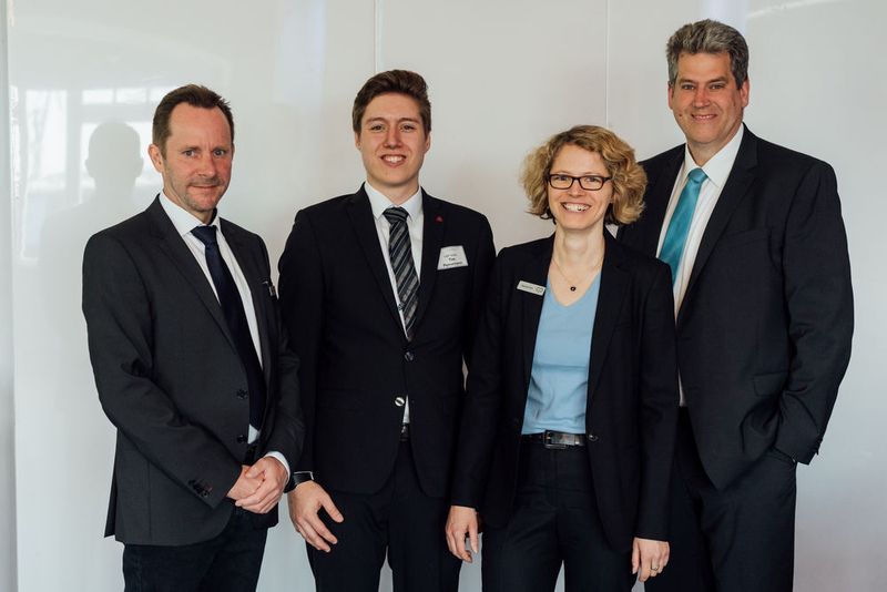Das dbc-Team: (v. l.) Matthias Erfurt (GF), Tim Peinemann und Stephanie Pelch (Partnermanagement), Marc Schumacher (GF) (dbc (deutschlands business-cloud))