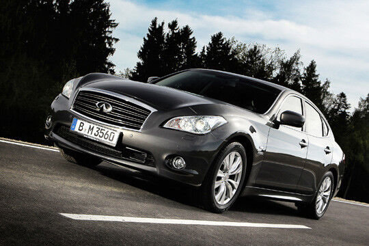Bei den US-Verbrauchern hat der Infiniti M bereits gepunktet. In einer J.D.Power-Befragung kam die Limousine auf Platz eins. (Foto: Infiniti)