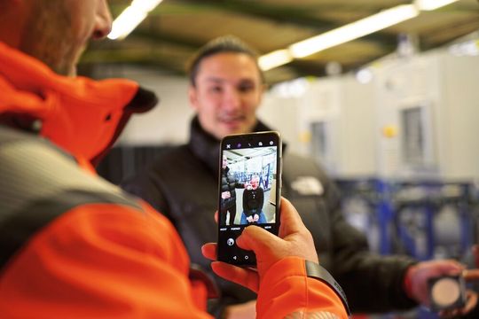 Im Rahmen seiner Employer Kampagne 2022 hat Ness Wärmetechnik Mitarbeitervideos gedreht. Im Rahmen seiner Employer Kampagne 2022 hat Ness Wärmetechnik Mitarbeitervideos gedreht.