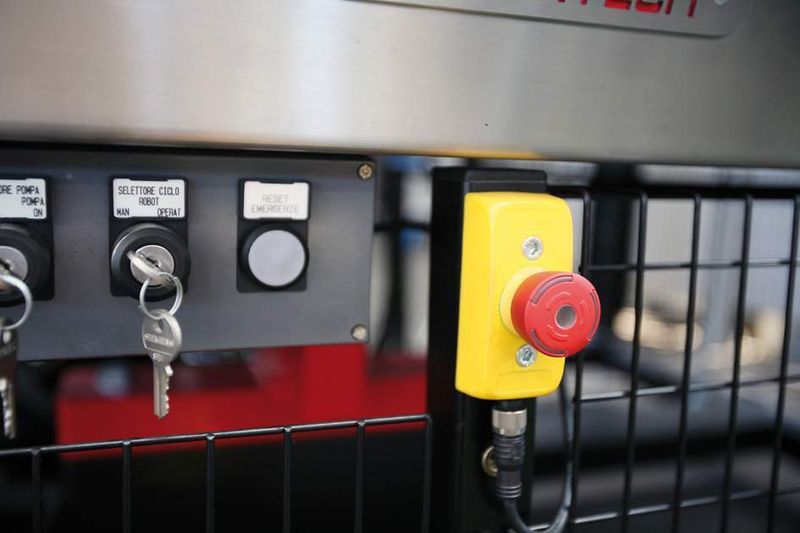 Bild 3: Not-Halt-Taster mit doppelten Öffnerkontakten oder eingebauter Tina-Schnittstelle. (Archiv: Vogel Business Media)