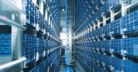 Olsson Parts hat mithilfe von Kardex nicht nur das Tempo bei der Auftragsabwicklung erhöht, sondern auch die Effizienz gesteigert.(Bild:  Kardex)