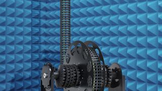 Tests im 2.750 m2 großen Testlabor bewiesen die niedrigen Geräuschemissionen der e-spool. Damit qualifiziert sich die Kabeltrommel ohne Schleifring für den geräuscharmen Einsatz auch im Bühnenbereich. (Igus)