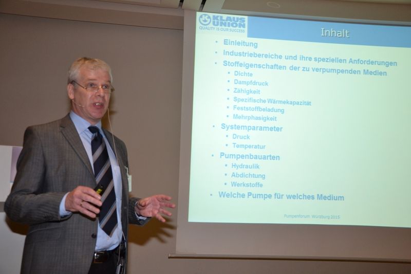 „Für welche Medien kommen Kreiselpumpen in Frage?“ Das war Thema von Dr. Thomas Herbers, Klaus Union, der weiß: „ Zum Glück ist die Welt der einstufigen Kreiselpumpen sehr gut standardisiert.“ Er informierte u.a. über wichtige Regelwerke, die Betreiber beachten müssen. (Bild: Bausewein/PROCESS)