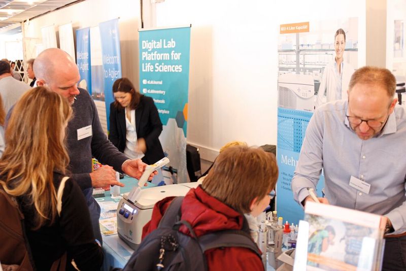 Bei rund 90 Ausstellern informierten sich die Interessierten über neue Angebote und Produkte aus der Laborbranche.



Mehr Infos zu den kommenden LAB-SUPPLY-Messen finden Sie auf www.lab-supply.info
 (Bild: LABORPRAXIS, C. Lüttmann)