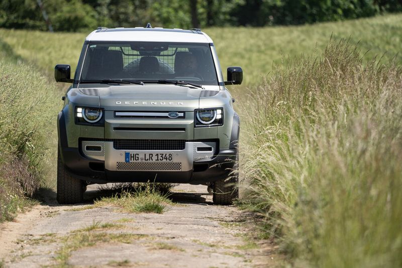 Auch den Land Rover Defender gibt es bald als PHEV. (Bild: Land Rover)