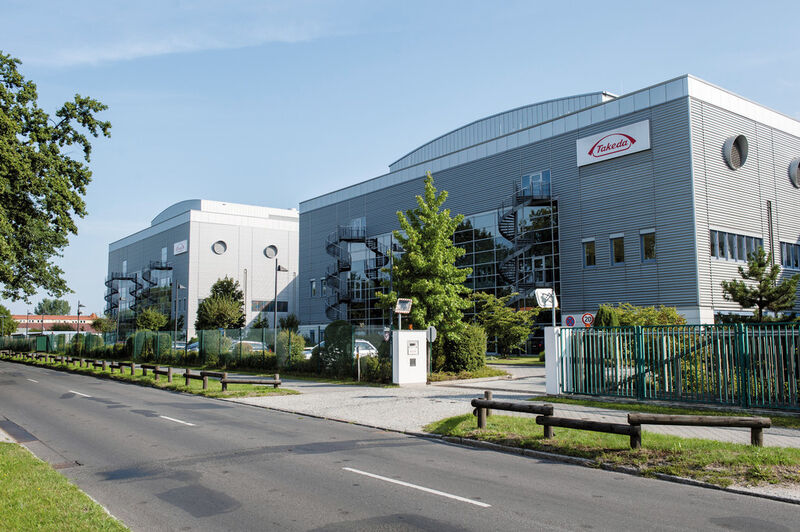 Der Takeda-Standort Oranienburg gilt als Kompetenzzentrum für feste Formen im weltweiten Produktionsnetzwerk des japanischen Konzerns. (Bild: Takeda/Sebastian Bolesch)