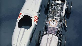Der Mercedes-Monoposto-Rennwagen von 1954 hatte eine Magnesium-Karosserie. Heute arbeitet der Forschungsverbund Temak an Projekte für den Einsatz von Magnesiumblechen im Karosseriebau. Bild: Daimler (Archiv: Vogel Business Media)