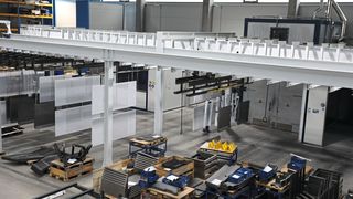 Die schlüsselfertig gelieferte Pulverbeschichtungslinie Jumbo-Coat  vom Anlagenbauer Meeh  bietet ein zweckmäßiges, optimal auf die Anforderungen von Keller Blechtechnik zugeschnittenes Konzept und eine einfache Handhabung.  (Bild: Meeh)