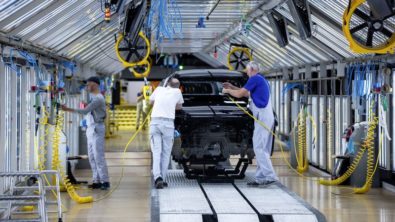 Volkswagen könnte in Deutschland mehrere zehntausend Stellen abbauen.(Bild:  Volkswagen)