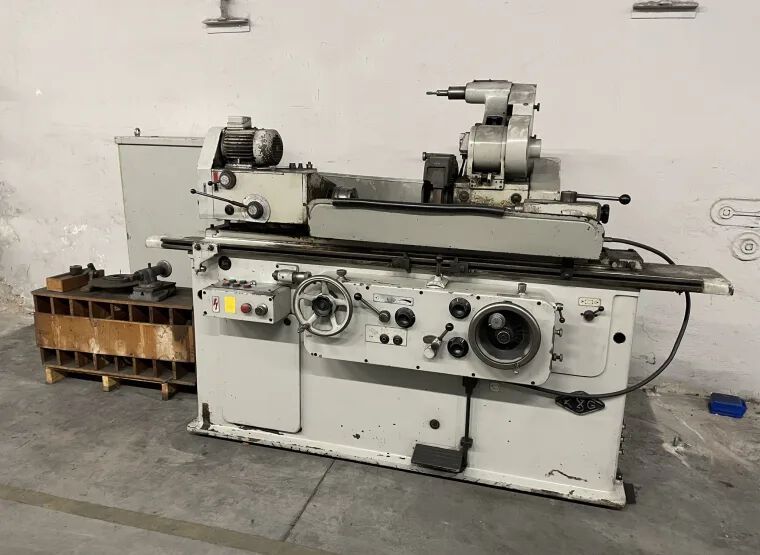 Auch in Sachen Rundschleifen ist eine Maschine dabei. Es handelt sich um eine KU-250, die bis einschließlich 24. Januar unter den Hammer kommen soll. (Bild: Surplex)