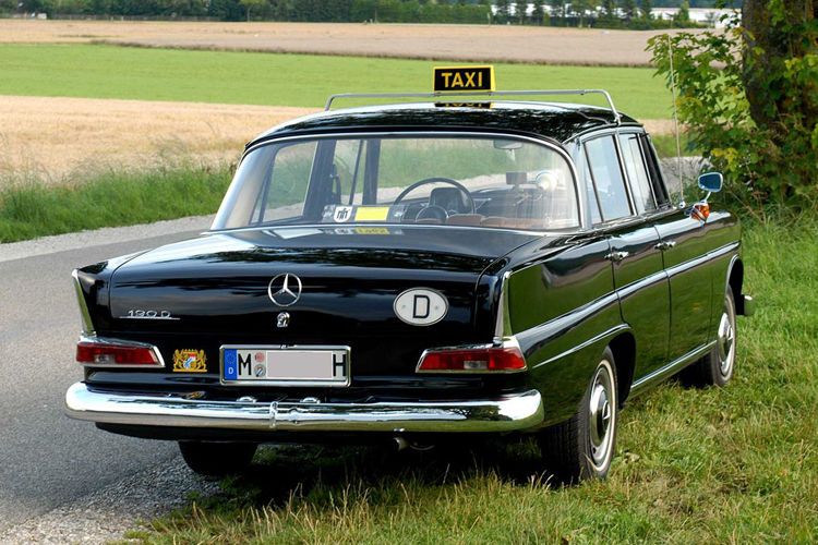 Rang 8: Mercedes Benz „Heckflosse“ mit 5.799 H-Kennzeichen / Bestand 6.097 (Bild: Historisches Taxi 190 D / Andreas Kurz / CC BY-SA 4.0)