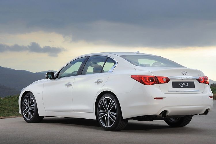 Der Infiniti Q50 ist das erste Markenmitglied des japanischen Premium-Herstellers, das die neue Nomenklatur der Modelle nutzt, die parallel zur Modellauffrischung eingeführt wird. (Foto: Infiniti)