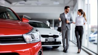 Nach der Kaufentscheidung sollten Käufer und Verkäufer möglichst schnell sowohl die verbindliche Bestellung als auch die Auftragsbestätigung unterzeichnen. (Bild: © dusanpetkovic1 - stock.adobe.com)