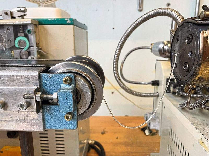 Transformation du bioplastique par extrusion pour fabriquer des fibres pour l'impression 3D. (Source : Maxime Hedou)