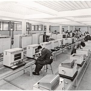 Ein Blick in die Produktion bei Memmert in den 1960er Jahren.(Bild:  Memmert)