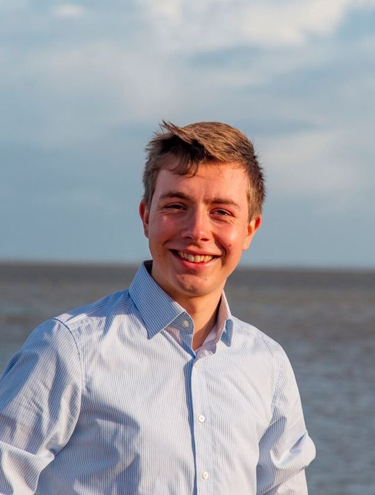 Bengt Ole Scheffler, Student der Schiffsbetriebstechnik an der Hochschule Flensburg, erhält den 2. Preis in der Kategorie Bachelorarbeit. (Bild:  VDMA)