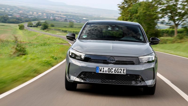 Immerhin: Er unterscheidet sich vom „Vorgänger“ optisch recht deutlich. (Bild: Opel)