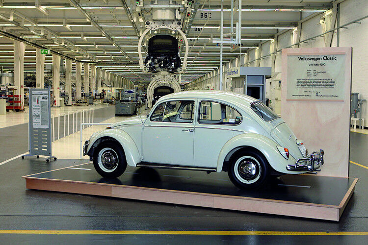 Der Vorreiter des modernen Heckantriebs war schon in den 50er Jahren der VW-Käfer. Zahlreiche Modelle überall auf der Welt nahmen ihn als Vorbild. (Foto: Ampnet/VW)