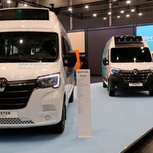 Über das Joint-Venture „Hyvia“ will Renault im kommenden Jahr außerdem Wasserstoff-Varianten des Master auf die Straße bringen.(Bild:  Simon/»kfz-betrieb«)