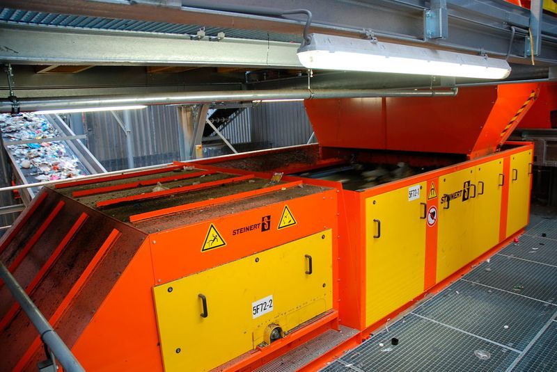 Neben der NIR-Technik ist auch die Steinert-Magnetseparationstechnik Steinert-NES... (Bild: Steinert)