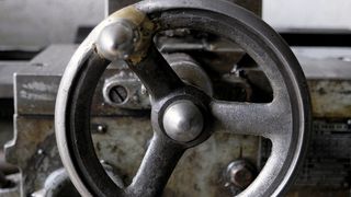 Die ersten Drehbank revolutionierte die Druckindustrie und beflügelte den Werkzeugmaschinenbau. (© pepe - Fotolia)