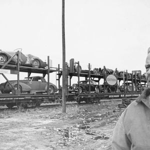 Am 30. März 1964 wurden die 30 Bugattis des Sammlers John W. Shakespeare aus Hoffman, Illinois, auf einen Zug der Southern Railway verladen, darunter ein Bugatti Typ 41 Royale; von dem Modell wurden nur sechs gebaut.(Bild:  David Gullick)