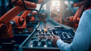 Kollege Roboter kann bestimmte Prozesse und Aufgaben beschleunigen. Doch sein Einsatz kann auch negative Effekte haben.  (Bild: Kampan - stock.adobe.com)