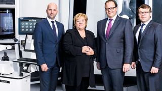 Freuen sich über Microset-Deal und Kooperationsvertrag: (v.l.) Dr. Maurice Eschweiler, Mitglied des Vorstands DMG Mori AG, Claudia Haimer, Geschäftsführende Gesellschafterin Haimer GmbH, Christian Thönes, Vorstandsvorsitzender DMG Mori AG und Andreas Haimer, Geschäftsführer Haimer GmbH. (Haimer)