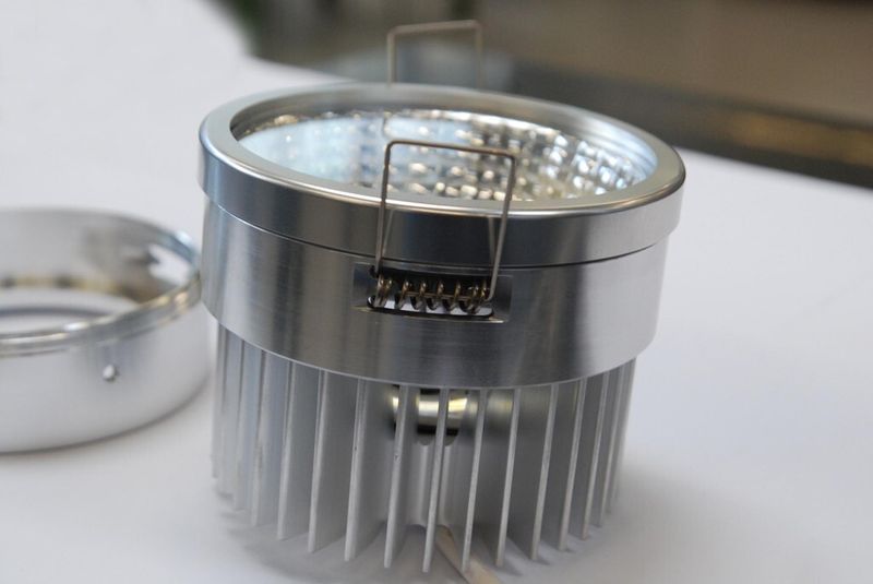 LED-Leuchtenrevolution aus der Schweiz: LUXLIGHT LED-Lampen und Leuchten. (Bild: Röhm)