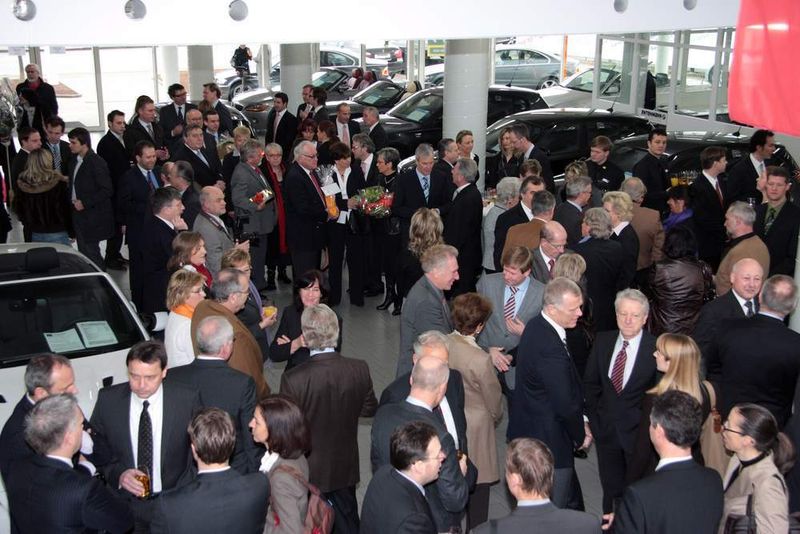 Zahlreiche VIPs aus öffentlichem Leben, aus der Branche und dem Kundenkreis waren Entenmanns Einladung gefolgt. (Archiv: Vogel Business Media)