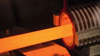 Bei der XTP-Behandlung stellt Steeltec über Wärme und Kraft ein extrem homogenes, ultrafeinkörniges Gefüge im Stahl ein. (Steeltec)