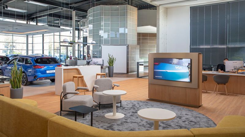 Die Kia-Erlebniswelt wurde gemäß der aktuellen Hersteller-CI gestaltet. (Bild: Kia )