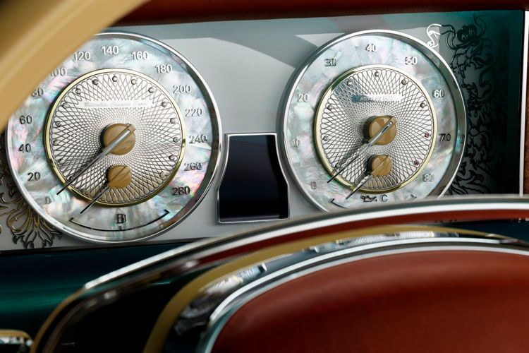 Auch Perlmutt wird im Vintage verbaut. (Foto: Bilenkin Classic Cars)