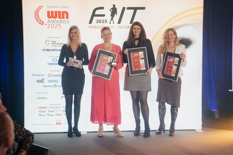 Die Gewinnerinnen aus dem Bereich »Women in eHealth « | Kategorie » Digital Transformation«. Sandra Hoyer (Silber), Dr. Anja Konhäuser (Gold) und Dr. Mina Carolina Baumgarten (Platin). (Bild: Manuel Emme Fotografie)