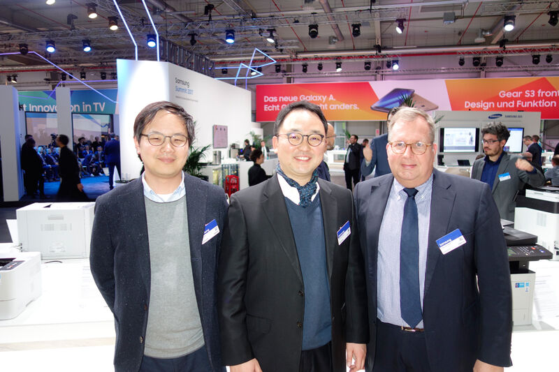 Das Samsung Printer Trio (v. l.) Mark Kim, Woody Chang und Peter Sturmfels. (Bild: IT-BUSINESS)