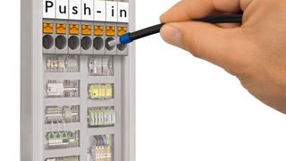 Mit der Push-in-Anschlusstechnik lässt sich der Prozess der Verdrahtung deutlich rationalisieren. (Bild: Phoenix Contact)